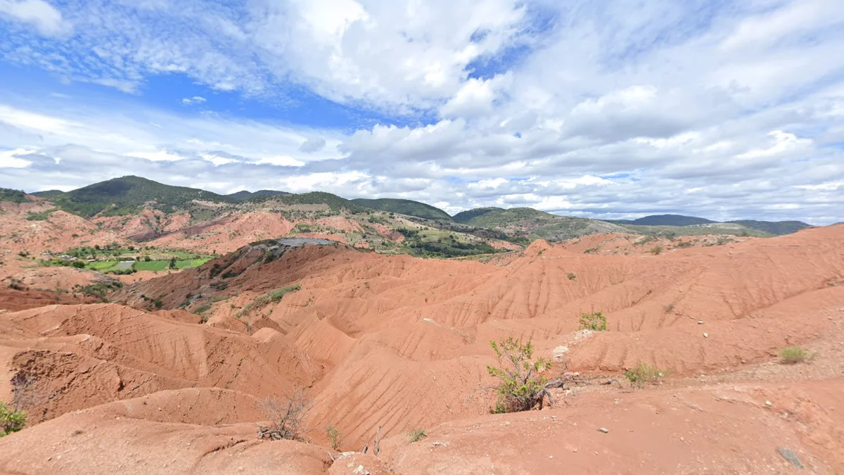 瓦哈卡州橙米色調的連綿丘陵