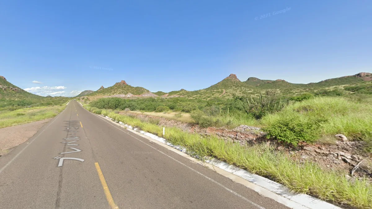 瓜伊馬斯鎮鋸齒狀懸崖與山脈