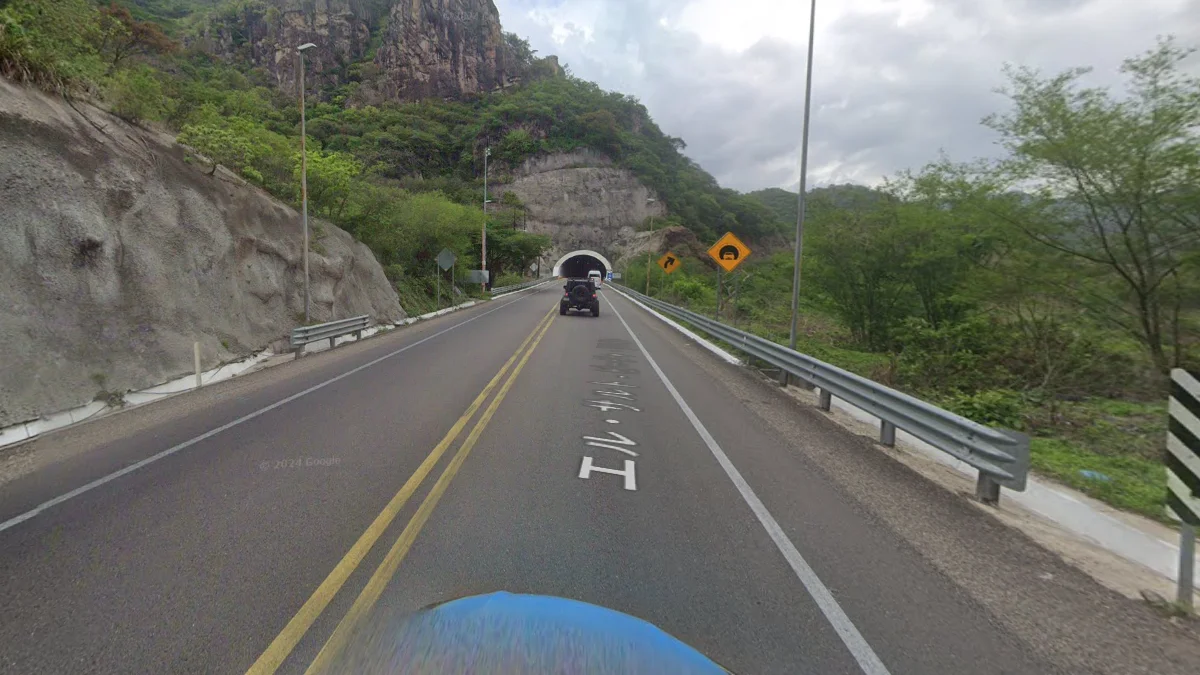 錫那羅亞-杜蘭戈州界40D公路懸崖