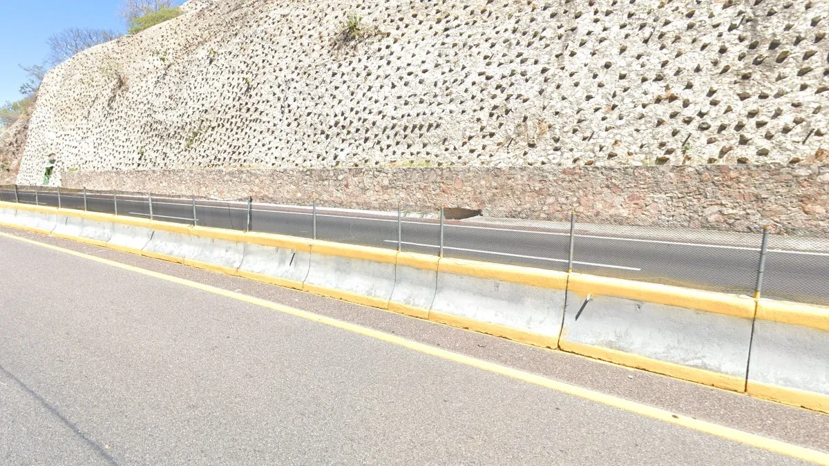 95D公路黃色邊緣道路分隔帶