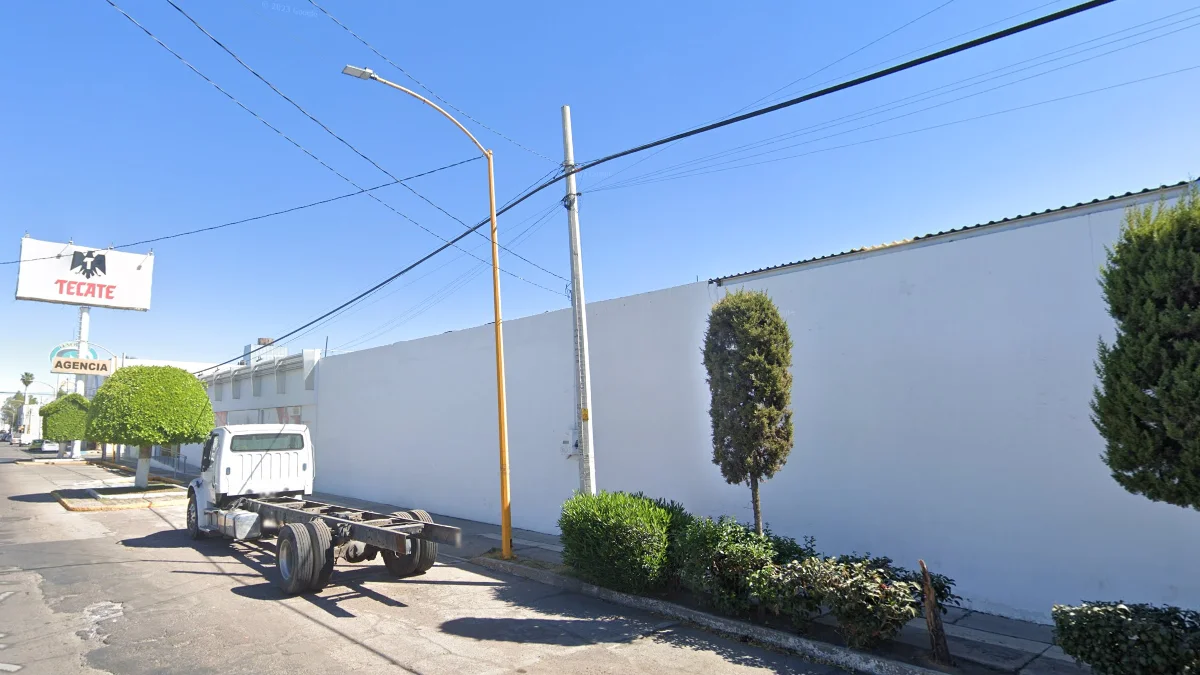 阿瓜斯卡連特斯市黃色路燈