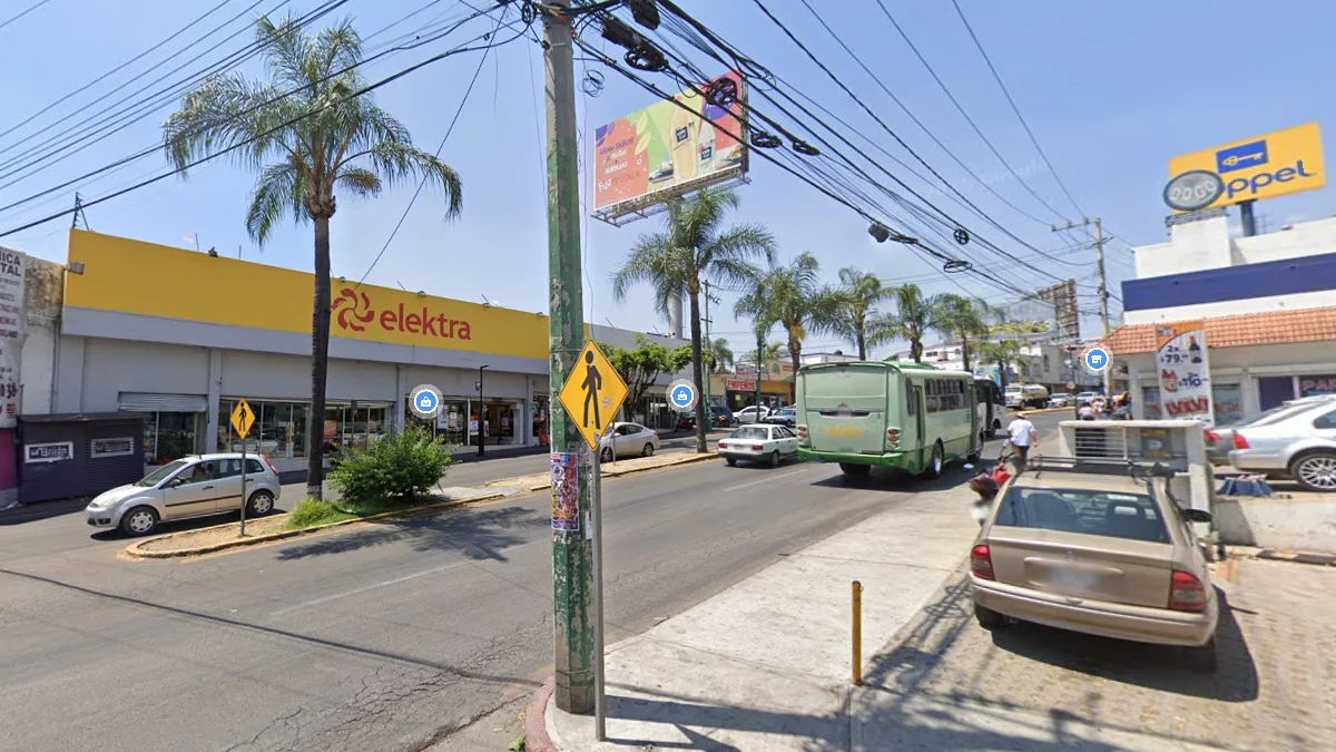 庫埃納瓦卡綠色下半部電線桿