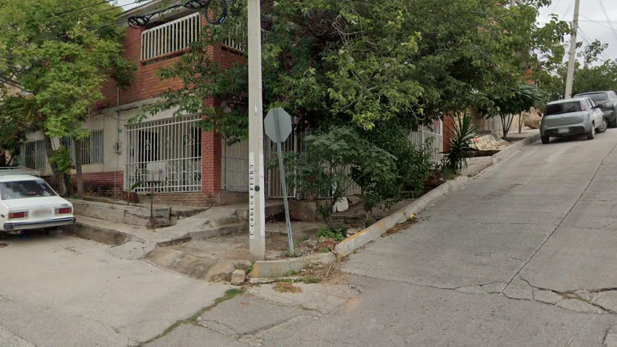 奇瓦瓦市帶街名白色電線桿