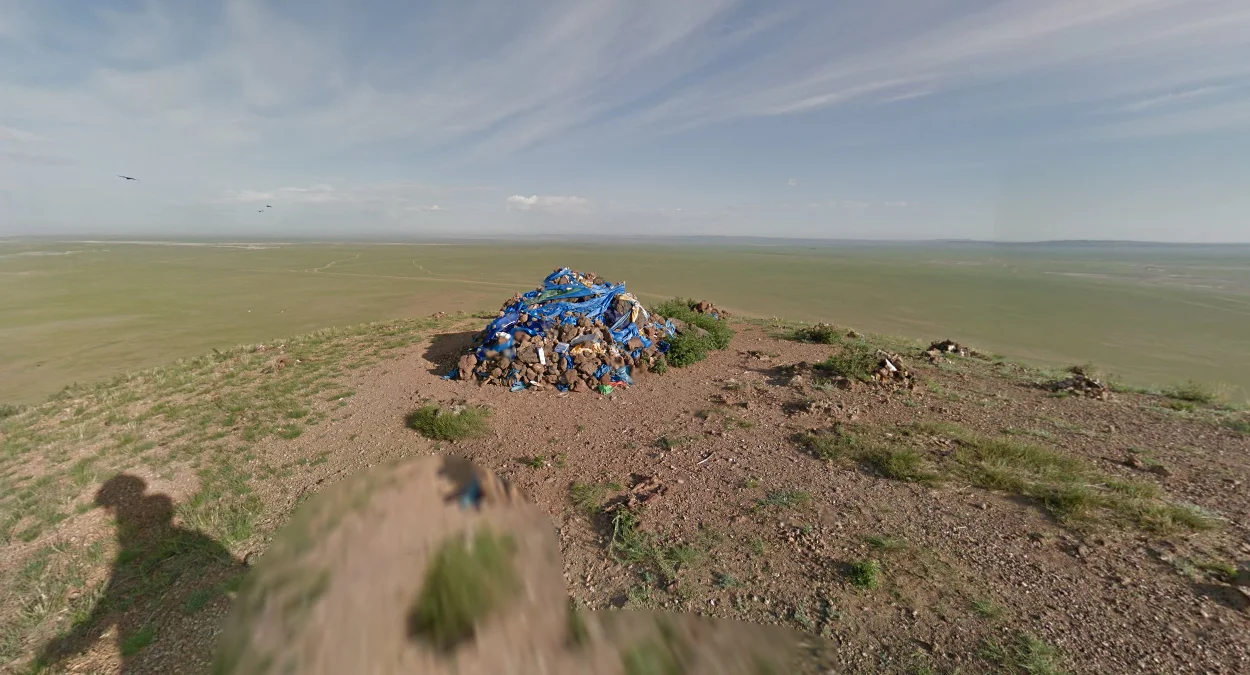 蒙古各地常見的敖包石堆