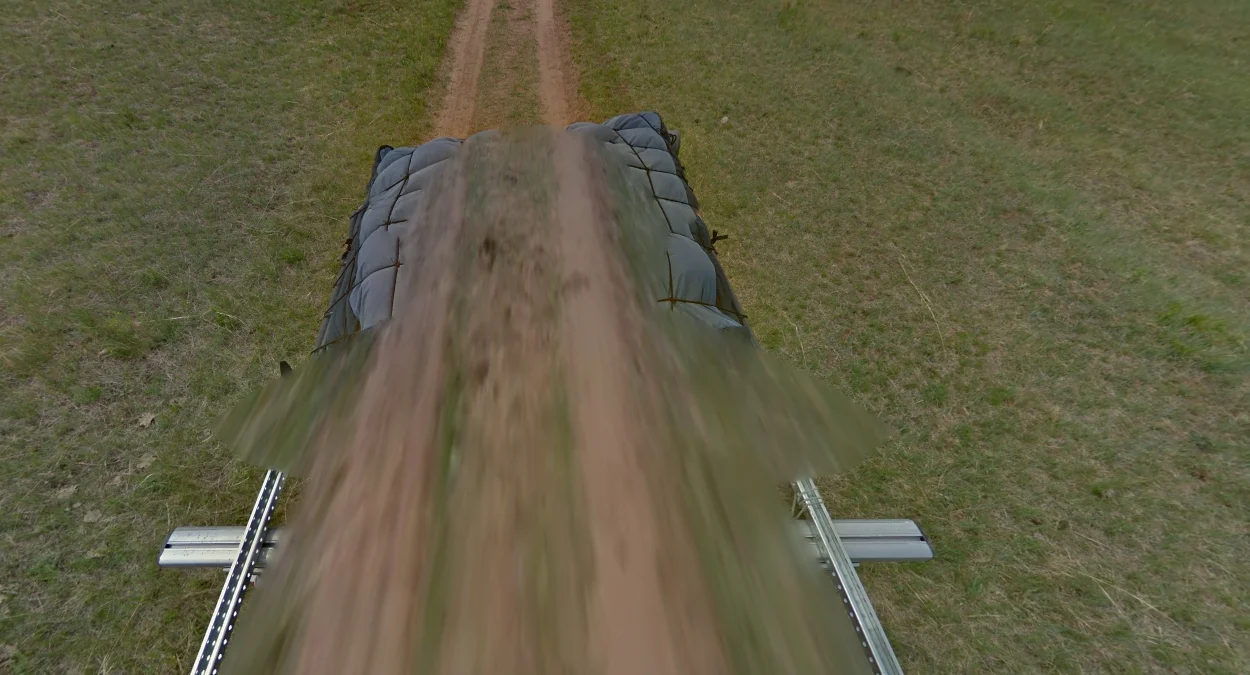 東部草原：淺藍色帳篷與前置呼吸管