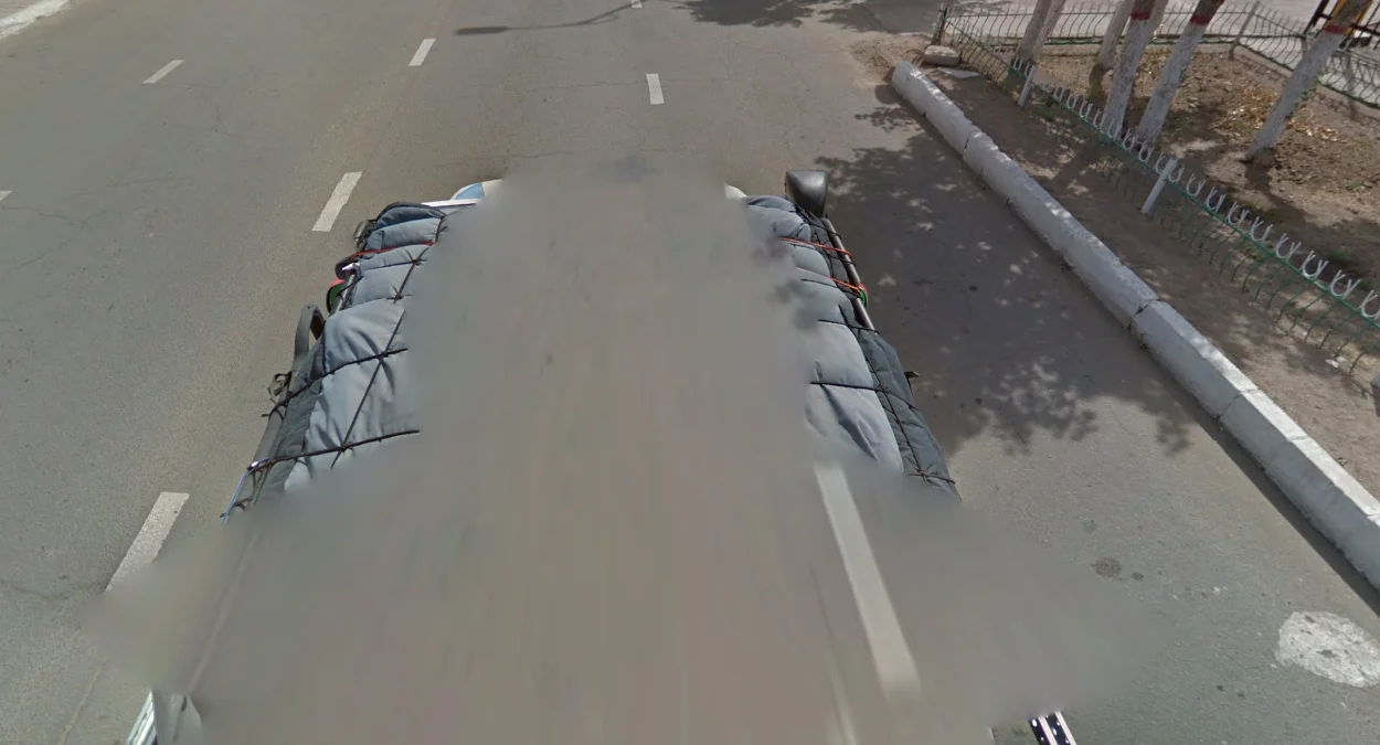 成吉思市周邊：帳篷紅色拉緊帶