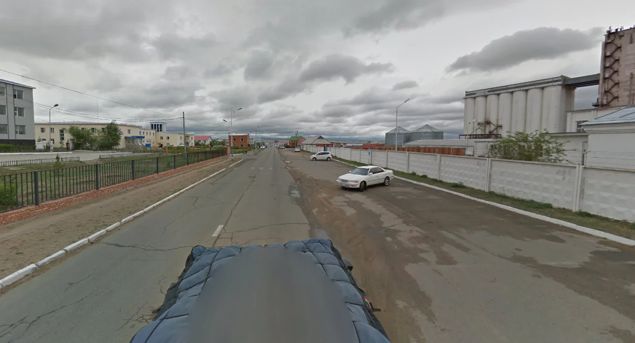 蘇赫巴托與阿勒坦布拉格：陰天覆蓋