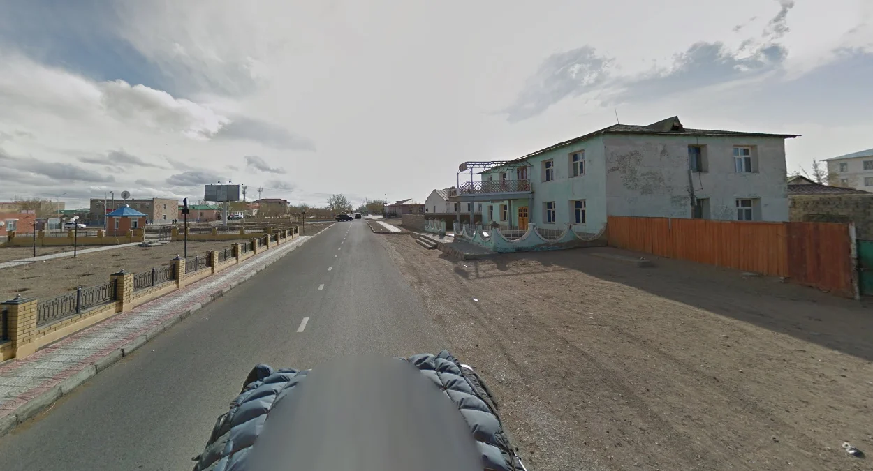 曼達勒戈壁：多雲的沙漠城鎮