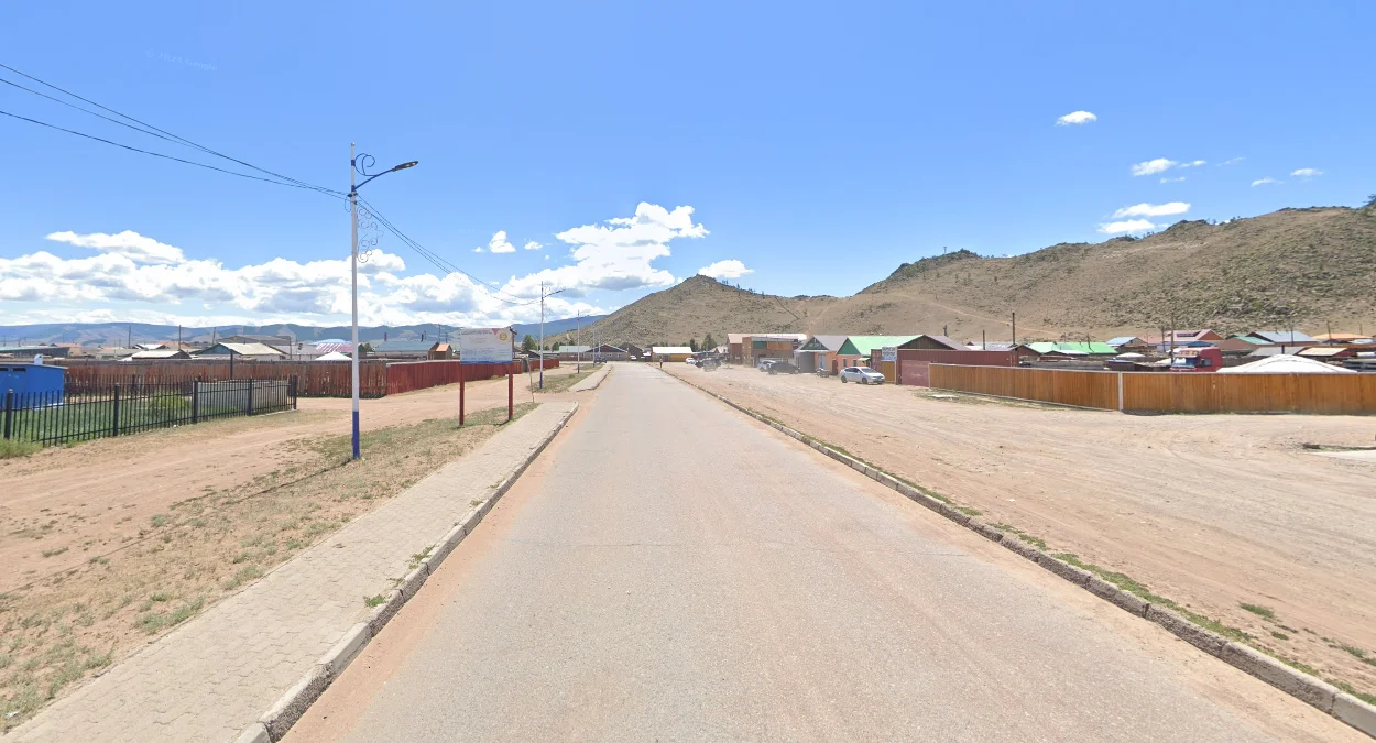 托松岑格勒：紅色路面與波浪路燈