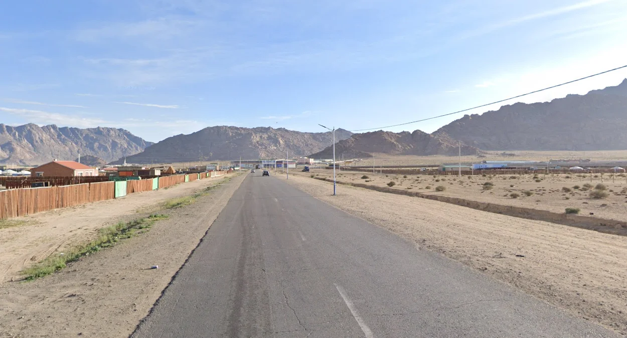 科布多：北部岩石紅土山丘