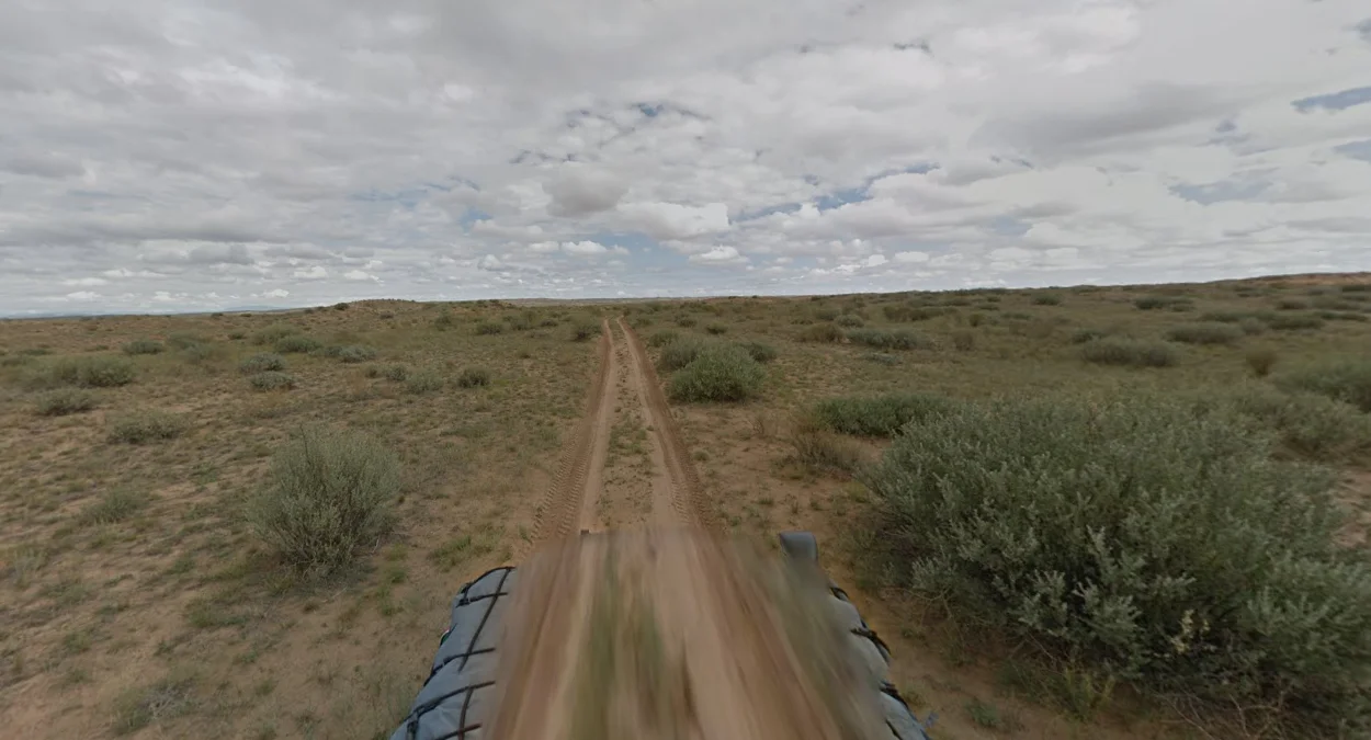 烏布蘇湖以東：小灌木與稀疏草地