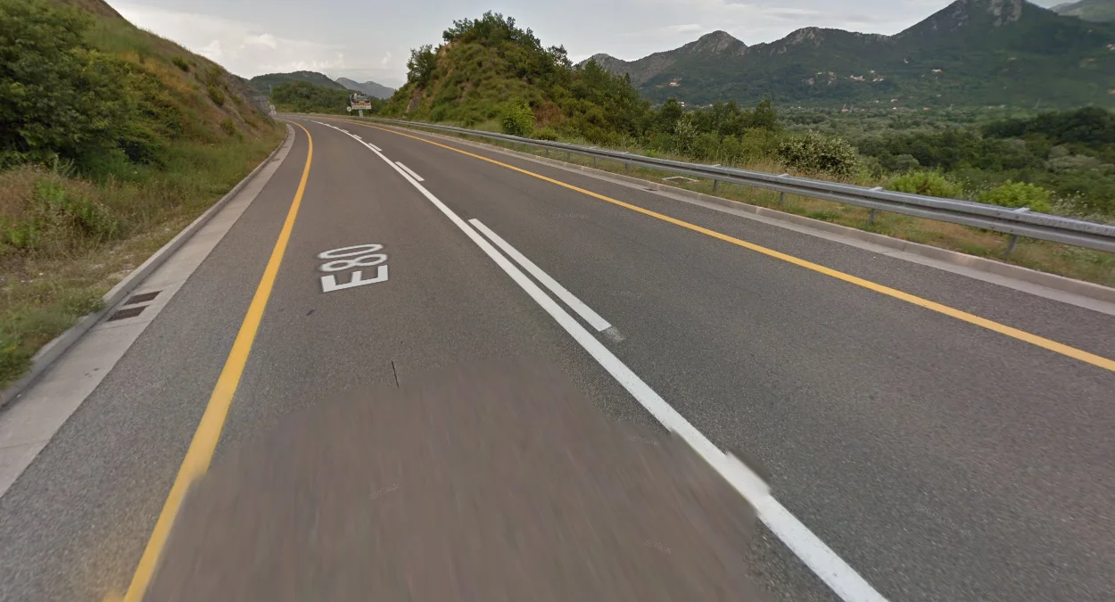 E80公路南部黃色外線