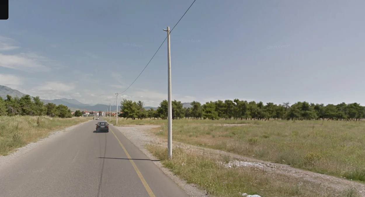 圓形混凝土或木製電線桿