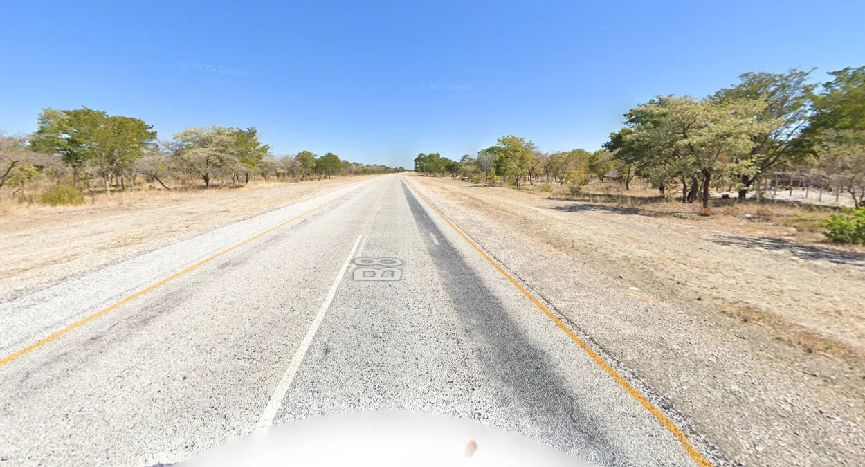 B8公路淺色顆粒路面