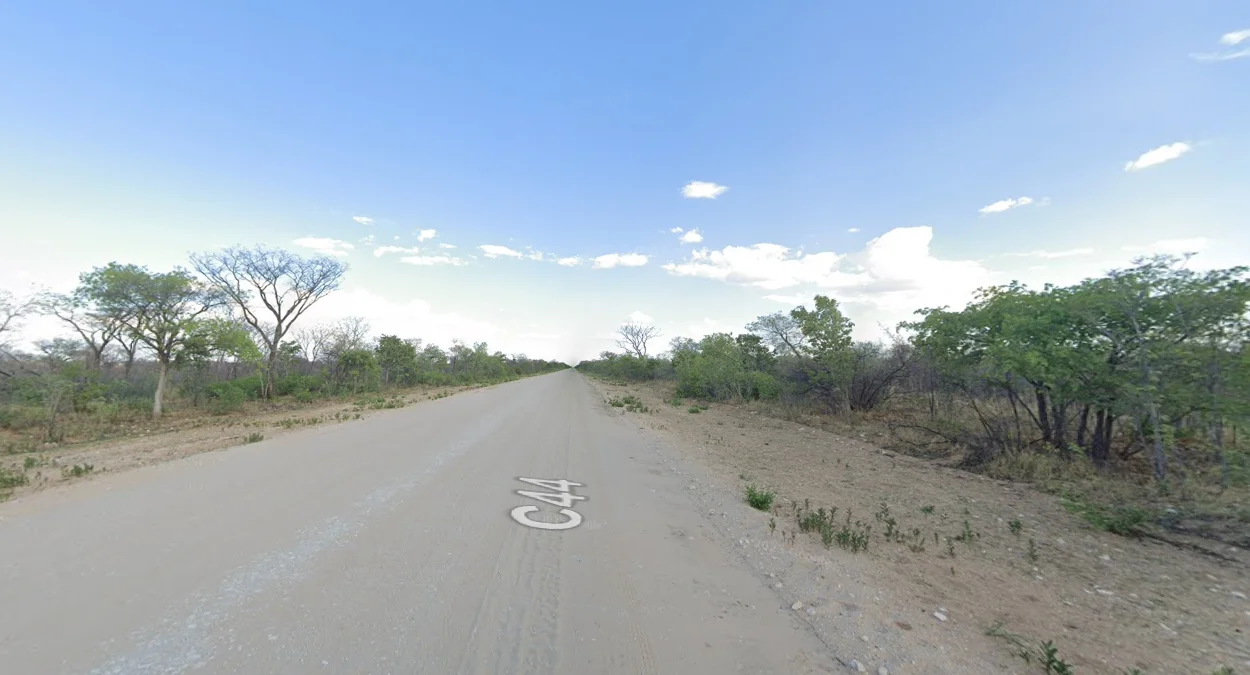 C44公路寬闊未鋪沙路