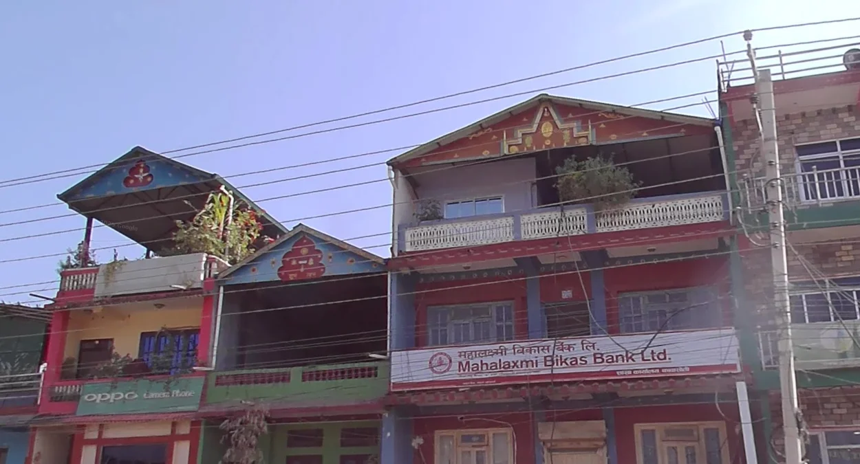 卡瓦索蒂山牆神祇雕刻