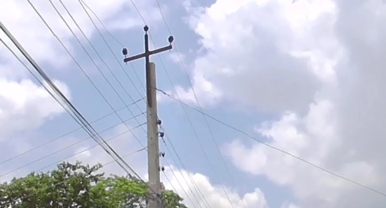 東部頂部帶十字電線桿