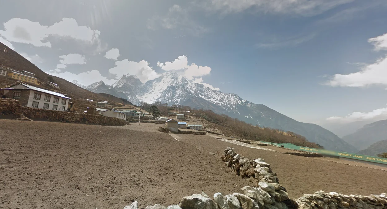 福爾斯特村附近巨山