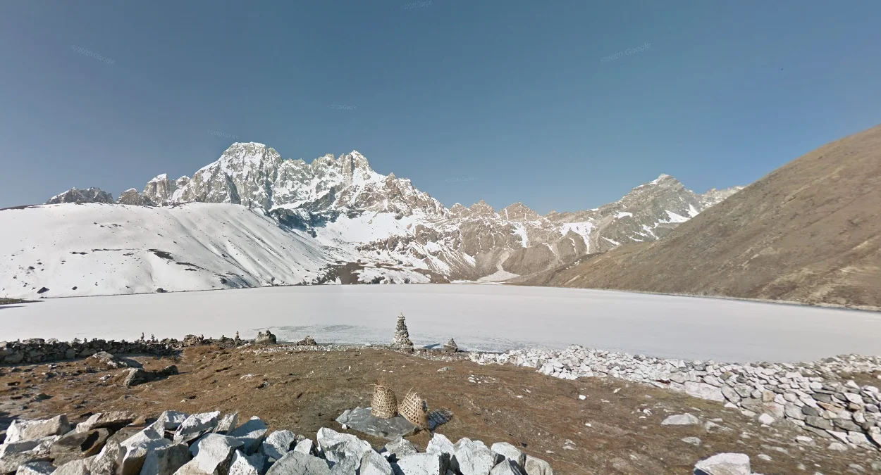 戈基奧旁冰湖與鋸齒山