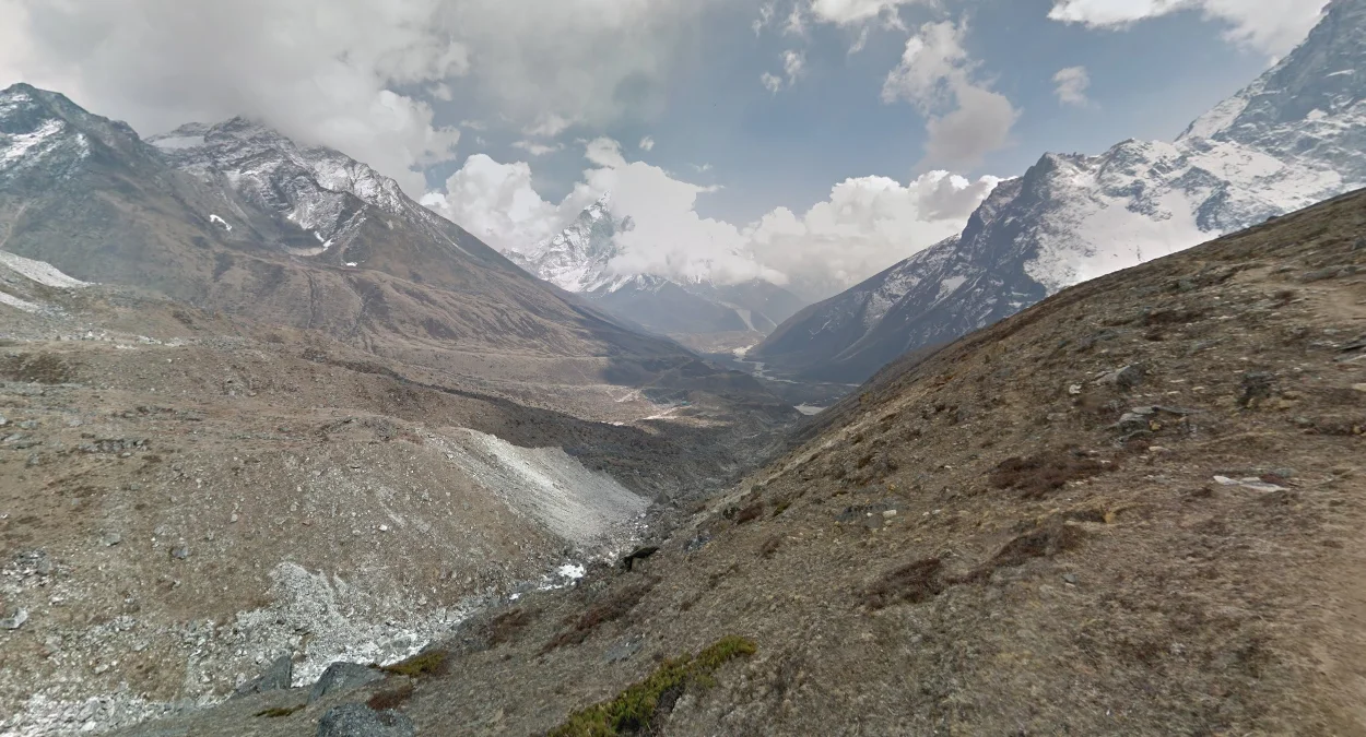 珠峰前高海拔河谷