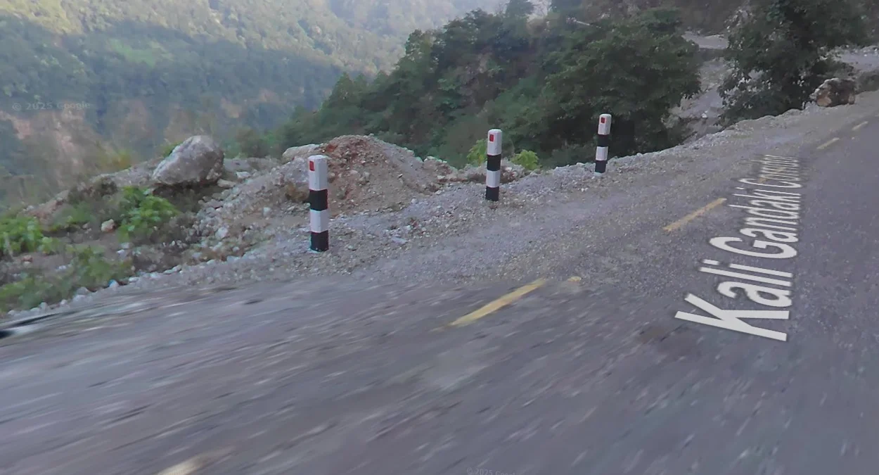 黑白條紋混凝土路樁