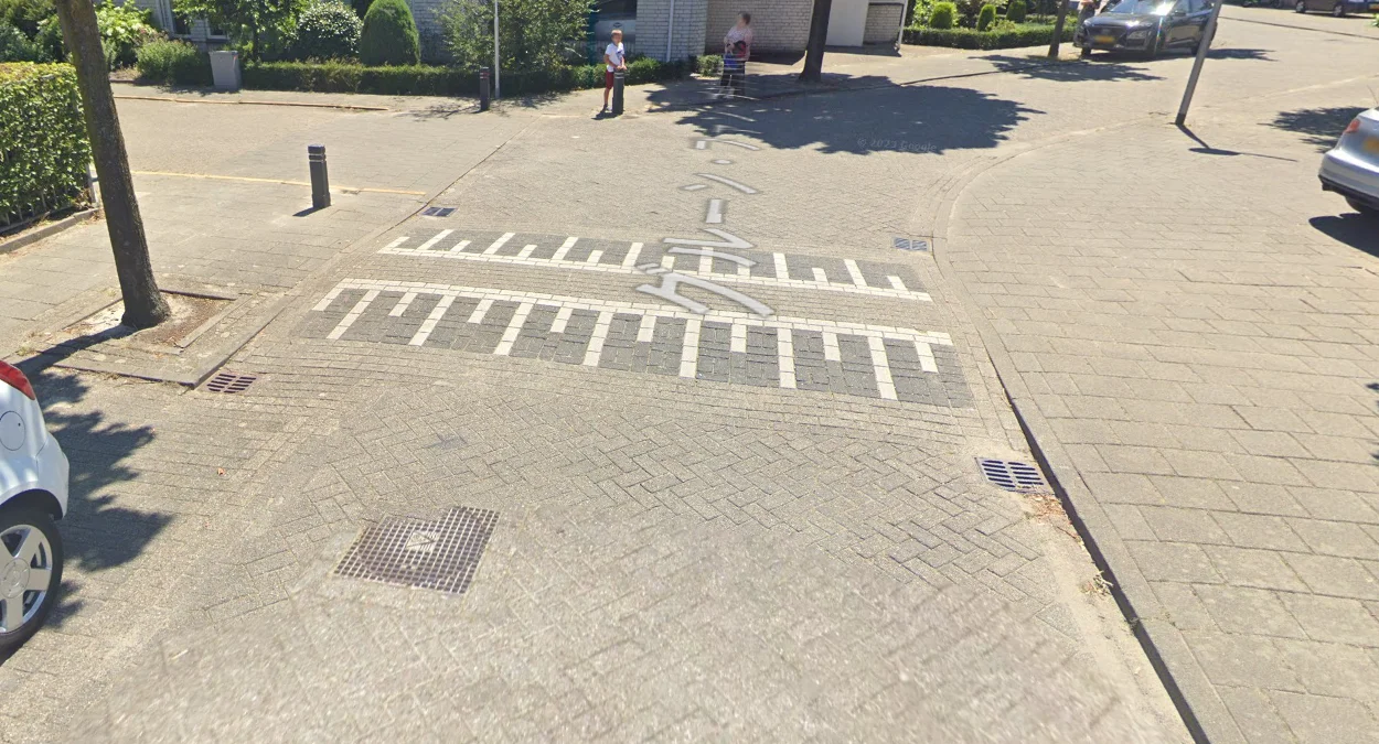 荷蘭獨特長短條紋減速帶