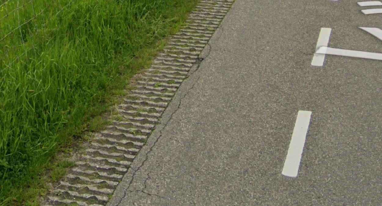 鄉村道路磚塊減速帶