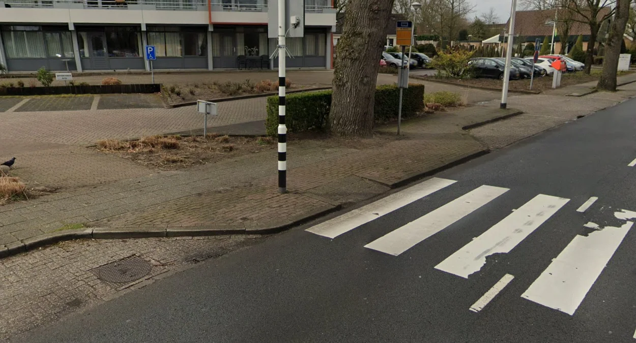 荷蘭路標桿條紋標記