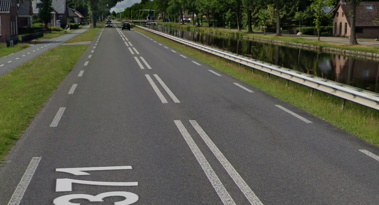 荷蘭全白道路標線與綠色中線