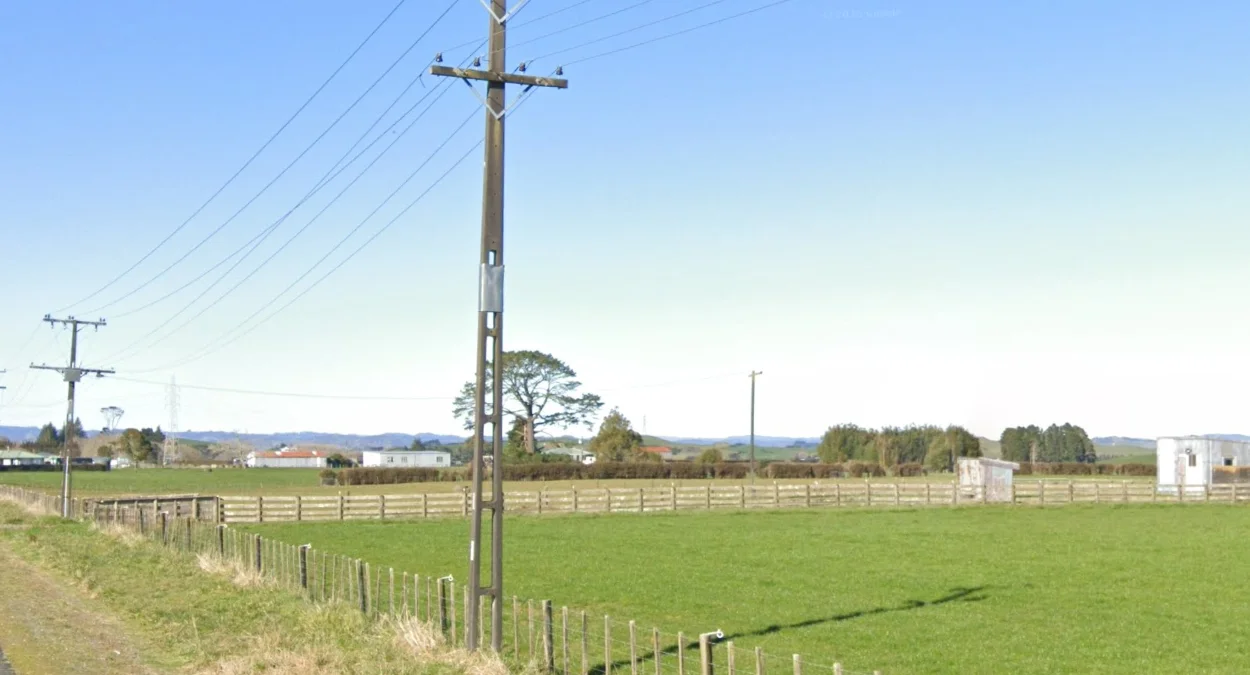 南地奧克蘭帶孔電線桿