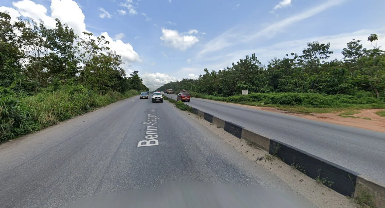 A121熱帶分隔公路