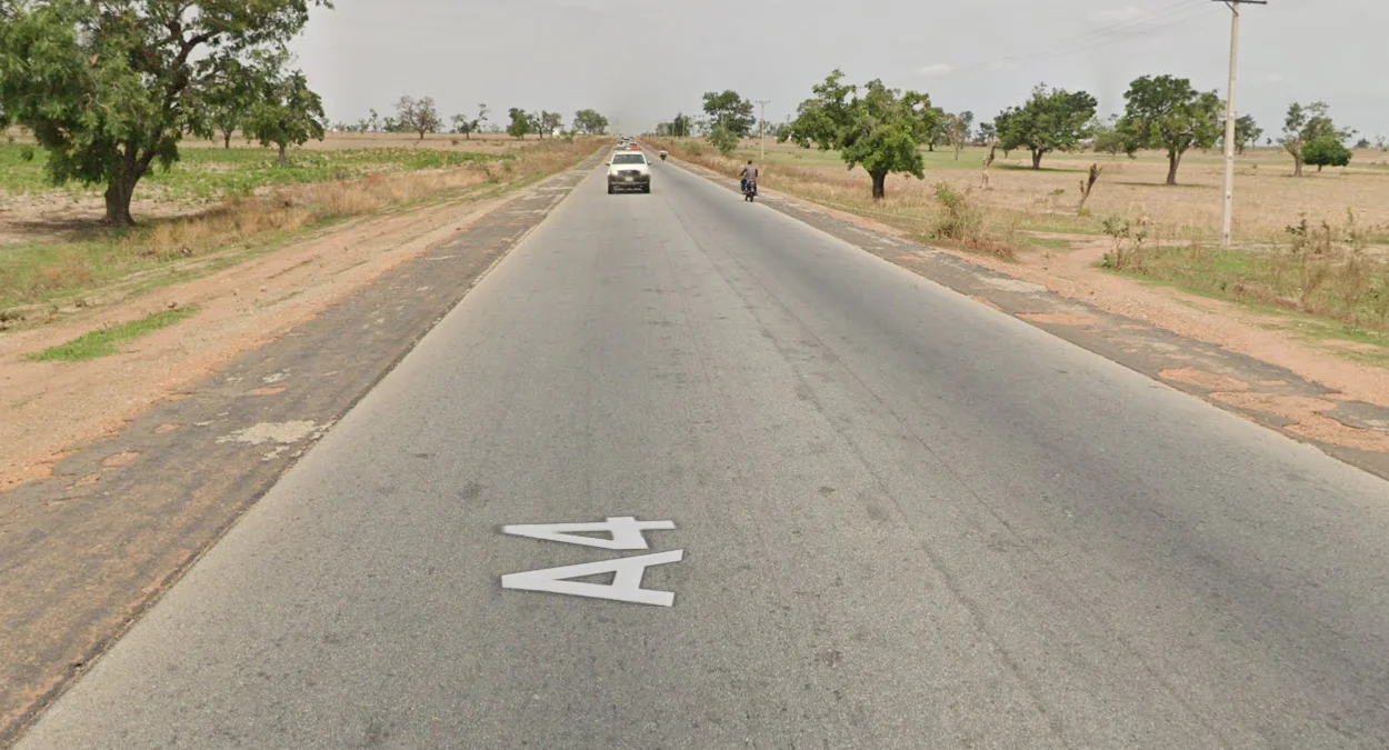 無標線或破損道路