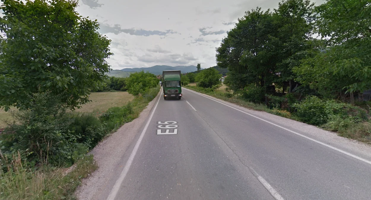 E-65公路綠色卡車