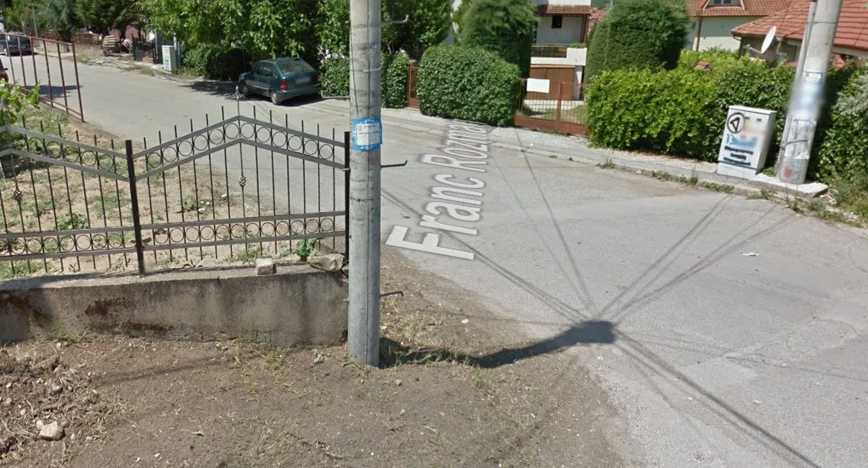 庫馬諾沃淺藍粗邊訃告