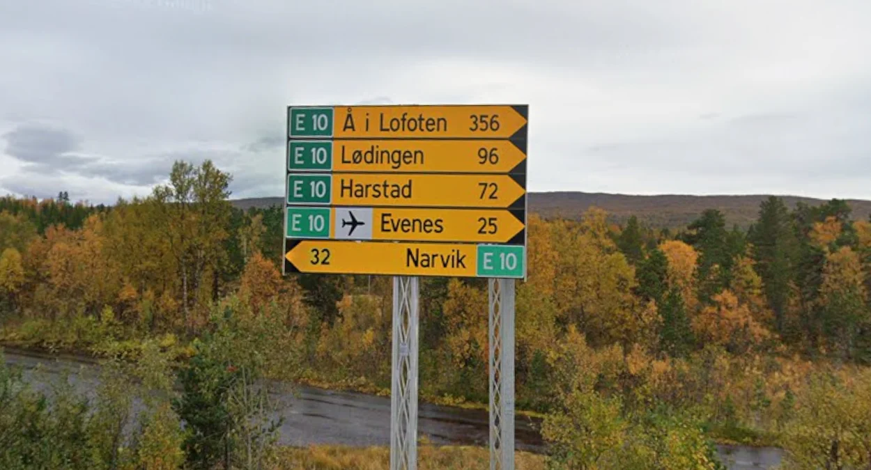 黃色邊框方向標誌