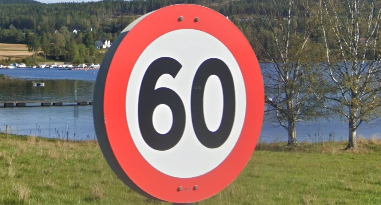 四螺栓固定路牌