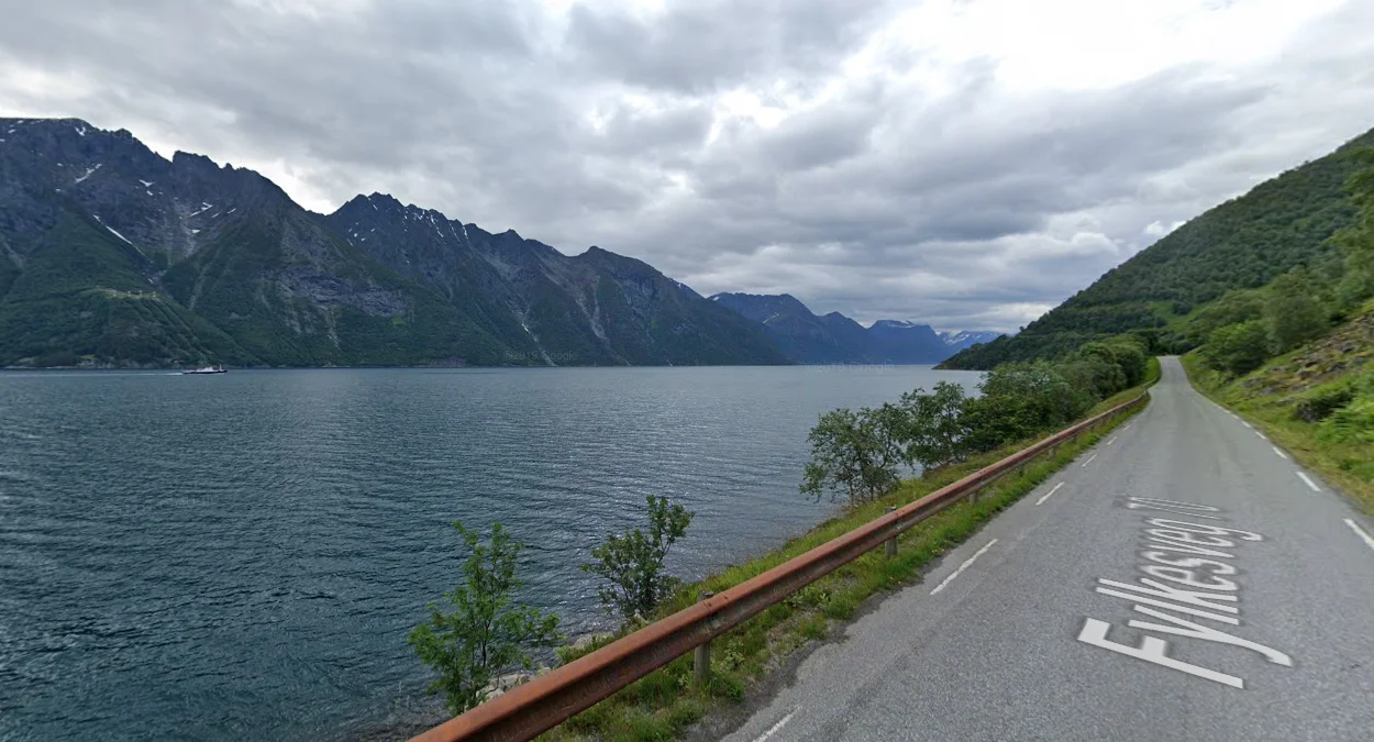 卑爾根與特隆赫姆間深峽灣