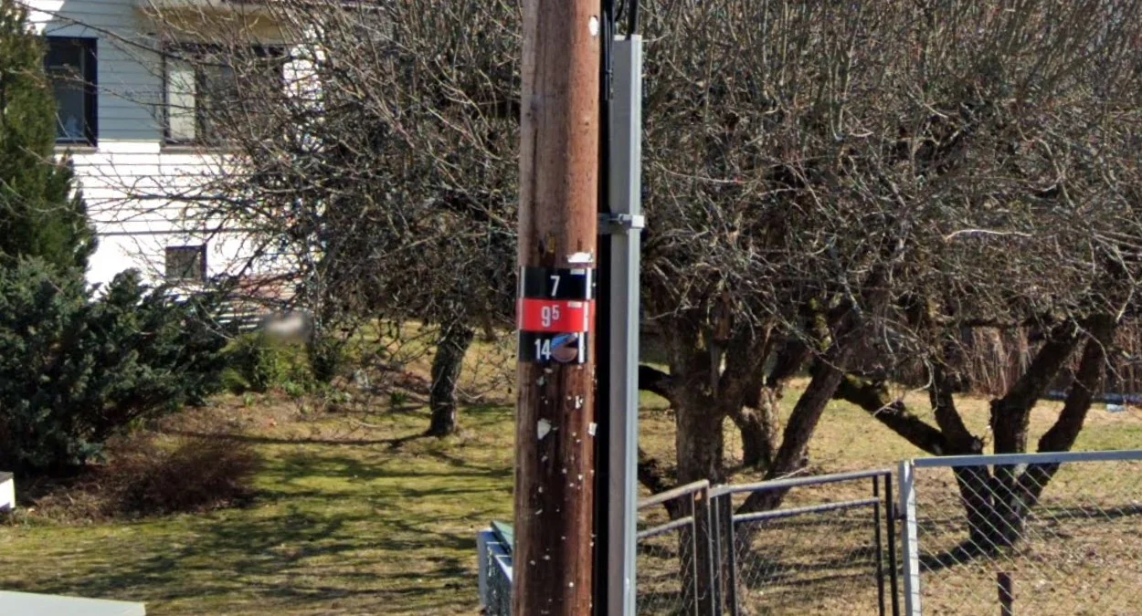 奧斯陸黑紅電線桿牌