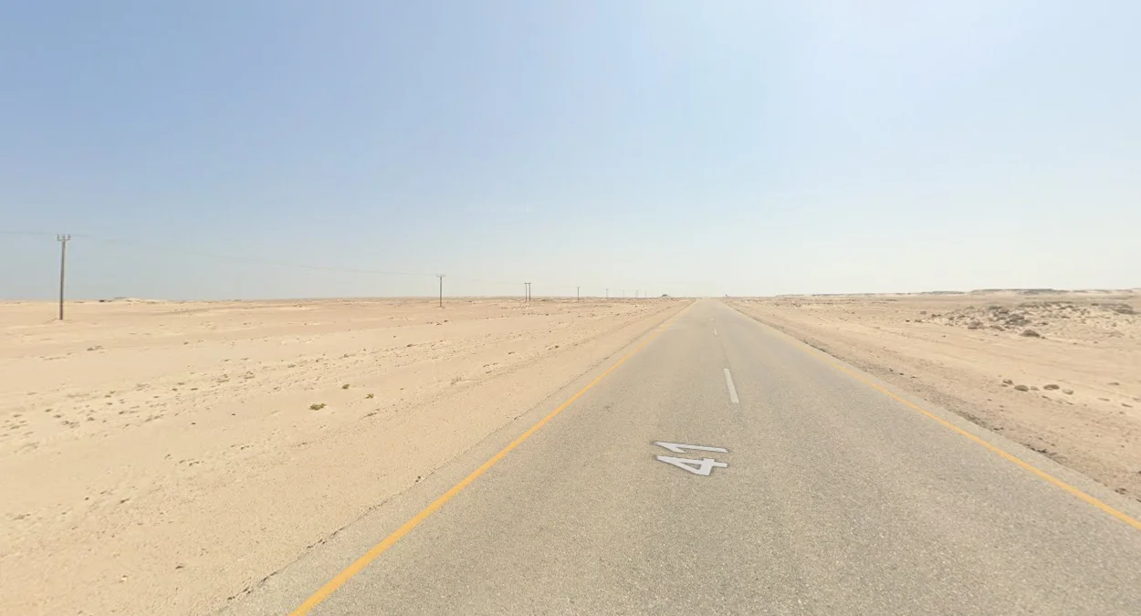 阿曼整體地貌與車輛特徵