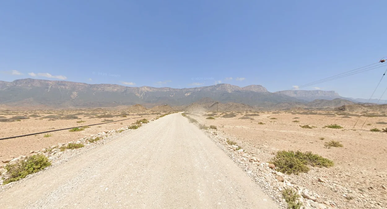 米爾巴特東部山脊與地形