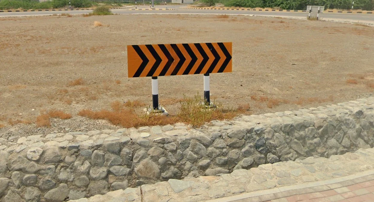 黑黃V形箭頭標誌