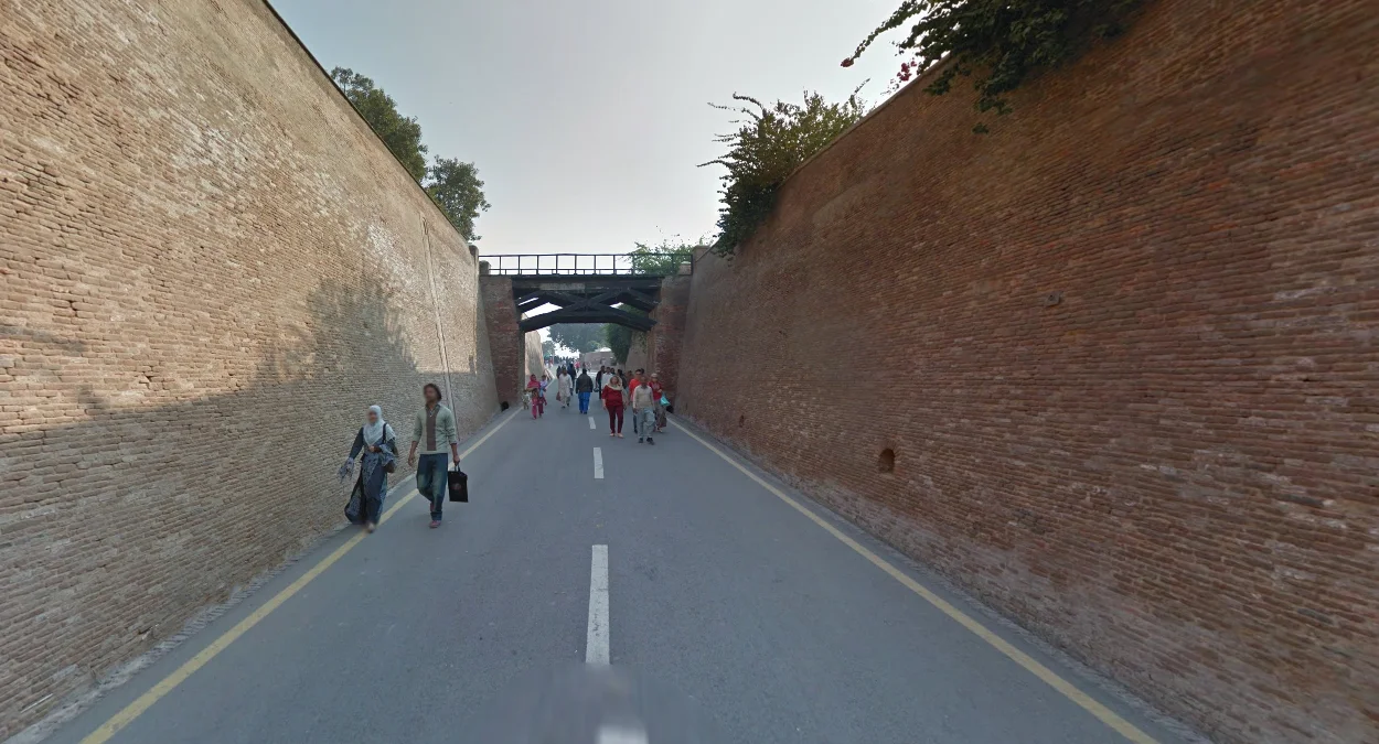 拉合爾堡內紅磚牆道路