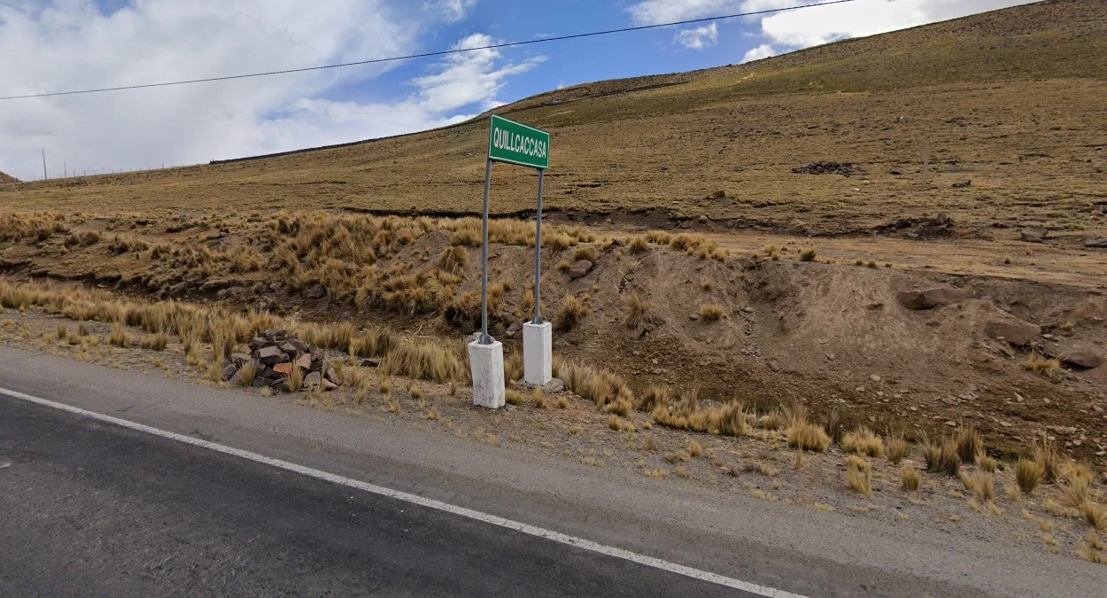 金屬路標底部混凝土塊