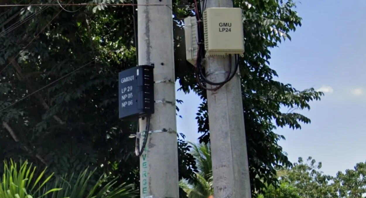 電線桿上的縮寫箱