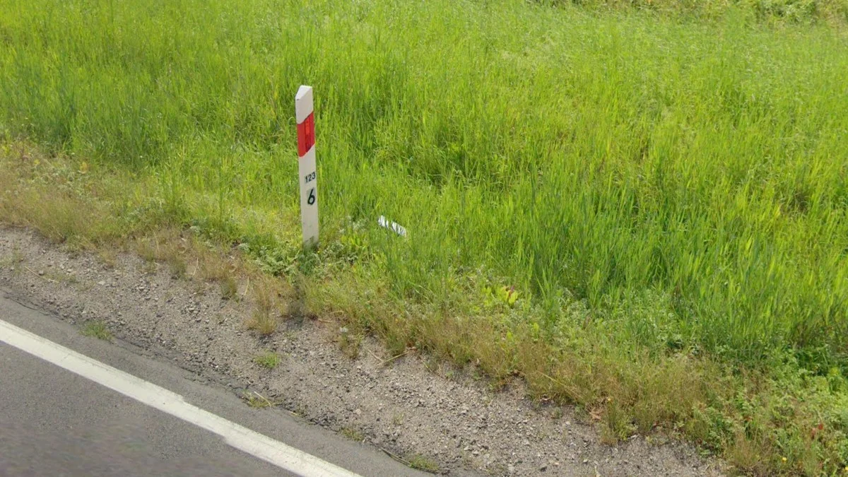 護柱紅色環狀條紋