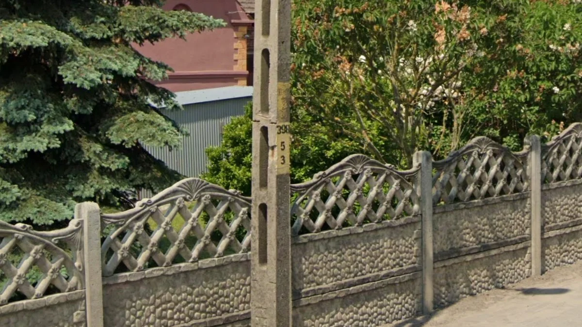 西部南部電線桿黃色標記