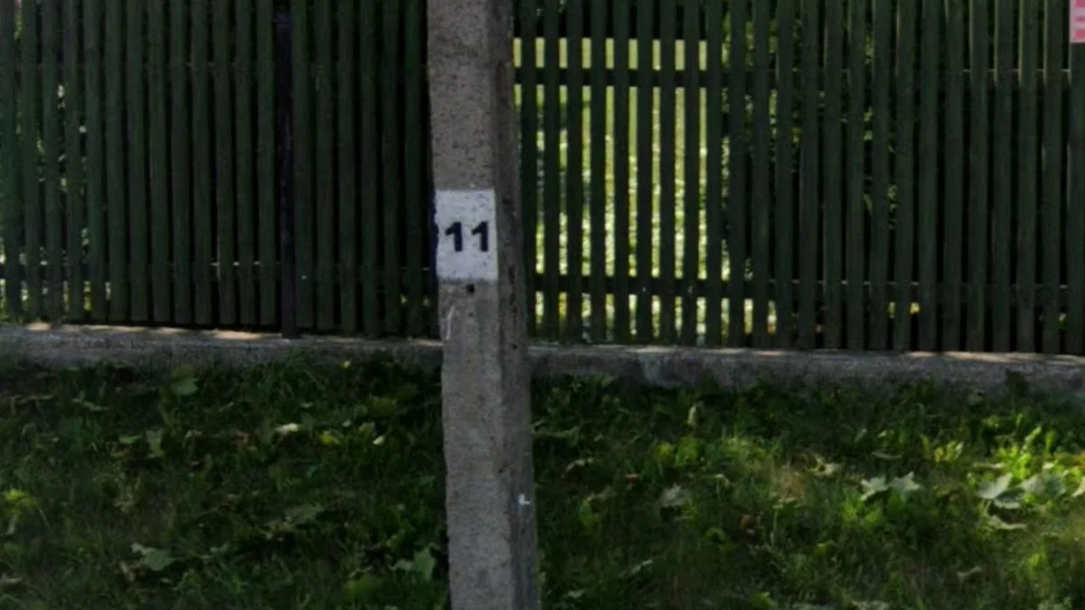 波德拉謝省電線桿白色標記