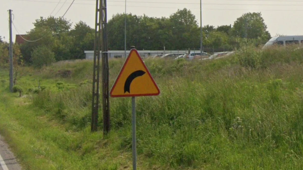 黃底細紅框警告標誌