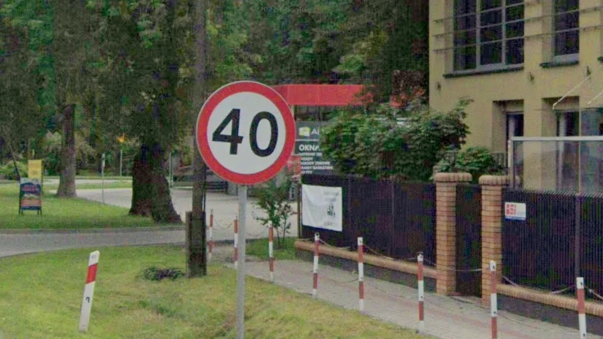 白底粗紅框禁止標誌