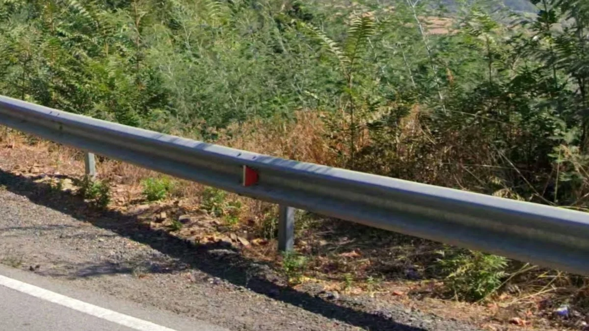 A型護欄紅色反光片